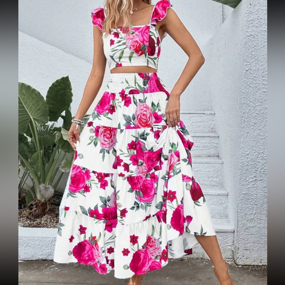 New Roses Print Ruffle Trim Crop Top & Ruffle Hem Skirt - Picture 1 of 5